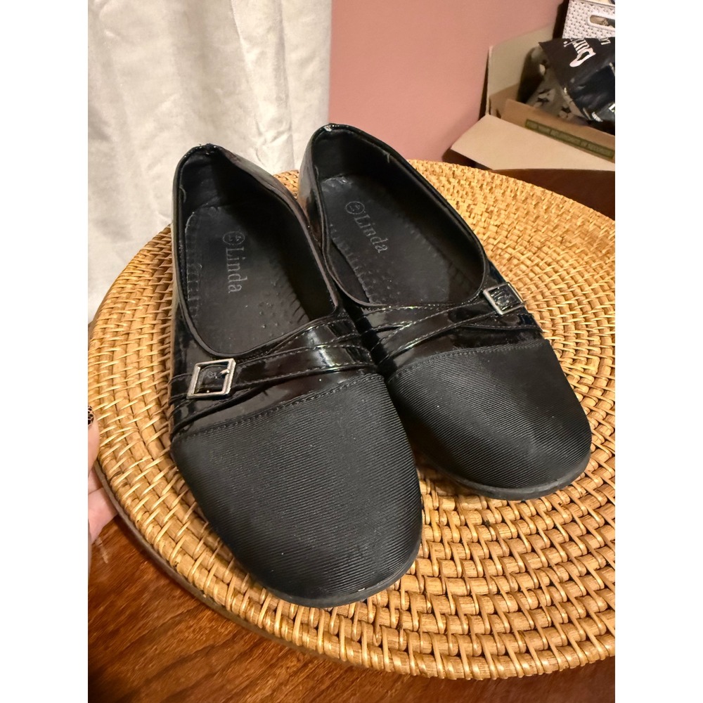 Linda Womens Black Patent Mixed Media Buckle Accent Slip On Flat Shoes Size 41